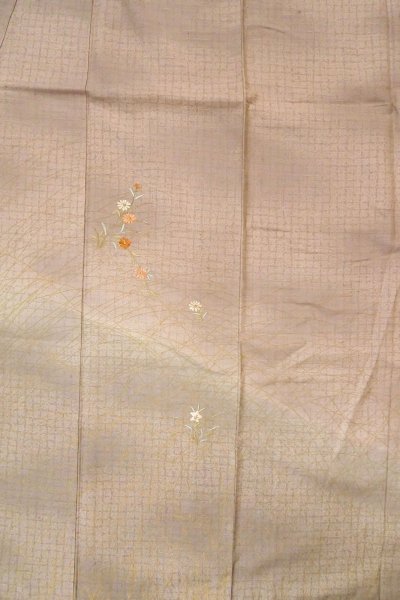画像4: O1003E 女性用 訪問着   シルク（正絹） 淡い灰色がかった藤色,  花 【中古】【USED】【リサイクル】 ★★☆☆☆【O1003E】 (4)
