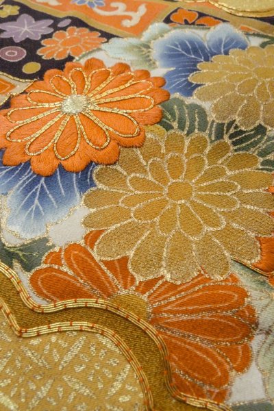 画像12: O1003G 女性用 留袖   シルク（正絹） 黒,  菊 【中古】【USED】【リサイクル】 ★★★☆☆【O1003G】 (12)