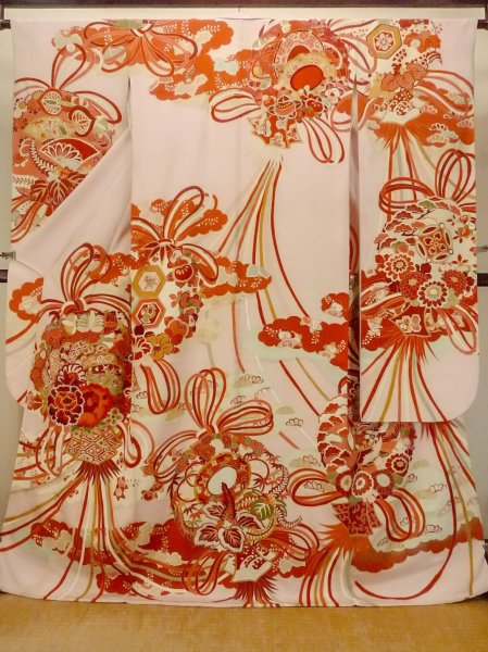 画像1: O1105A 女性用 振袖   シルク（正絹） 薄い桃色,  ぼたん 【中古】【USED】【リサイクル】 ★★☆☆☆【O1105A】 (1)