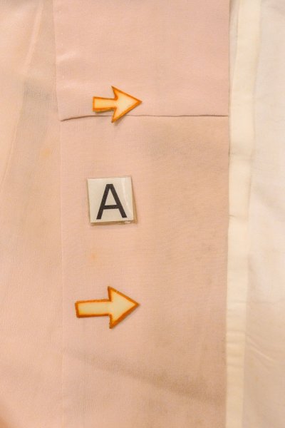 画像33: O1105A 女性用 振袖   シルク（正絹） 薄い桃色,  ぼたん 【中古】【USED】【リサイクル】 ★★☆☆☆【O1105A】 (33)