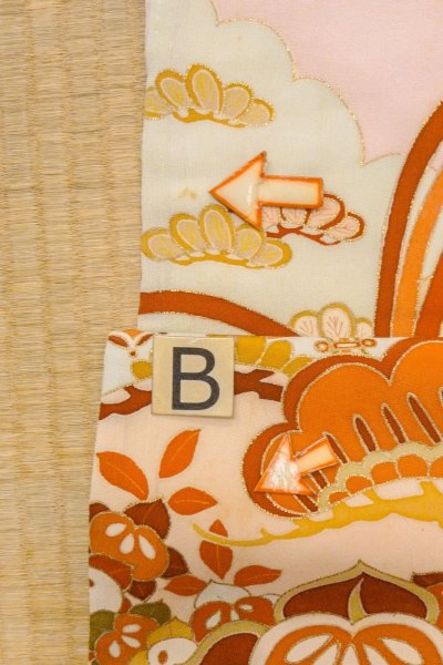 画像34: O1105A 女性用 振袖   シルク（正絹） 薄い桃色,  ぼたん 【中古】【USED】【リサイクル】 ★★☆☆☆【O1105A】 (34)