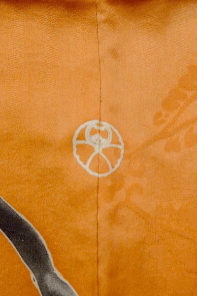 画像5: O1105B 女性用 振袖   シルク（正絹） 淡い橙色,  ぼたん 【中古】【USED】【リサイクル】 ★★☆☆☆【O1105B】 (5)