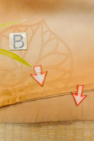 画像28: O1105B 女性用 振袖   シルク（正絹） 淡い橙色,  ぼたん 【中古】【USED】【リサイクル】 ★★☆☆☆【O1105B】 (28)