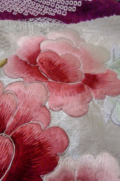 画像15: O1126A 女性用 振袖   シルク（正絹） 白,  ぼたん 【中古】【USED】【リサイクル】 ★★★☆☆【O1126A】 (15)