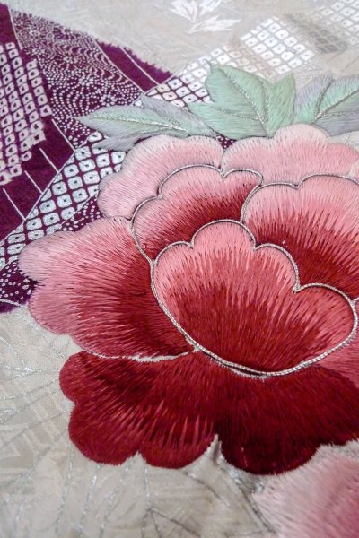 画像16: O1126A 女性用 振袖   シルク（正絹） 白,  ぼたん 【中古】【USED】【リサイクル】 ★★★☆☆【O1126A】 (16)