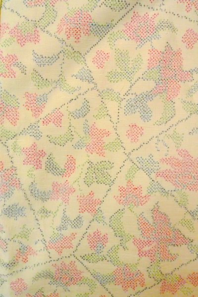 画像3: O1126D 女性用 紬  十日町紬  シルク（正絹） アイボリー,  花 【中古】【USED】【リサイクル】 ★★★★☆【O1126D】 (3)