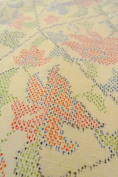 画像8: O1126D 女性用 紬  十日町紬  シルク（正絹） アイボリー,  花 【中古】【USED】【リサイクル】 ★★★★☆【O1126D】 (8)