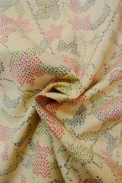 画像11: O1126D 女性用 紬  十日町紬  シルク（正絹） アイボリー,  花 【中古】【USED】【リサイクル】 ★★★★☆【O1126D】 (11)