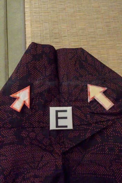 画像18: O1126F 女性用 紬   シルク（正絹） 黒,  菊 【中古】【USED】【リサイクル】 ★★☆☆☆【O1126F】 (18)