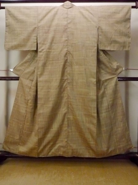 画像1: O1126I 女性用 紬   シルク（正絹） 淡い緑み茶色,  チェック柄 【中古】【USED】【リサイクル】 ★★★★☆【O1126I】 (1)