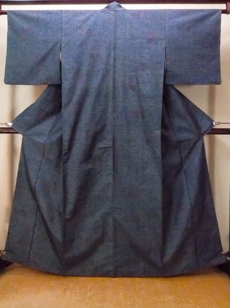 画像1: O1126K 女性用 紬   シルク（正絹） 淡い紺,  菊 【中古】【USED】【リサイクル】 ★★★☆☆【O1126K】 (1)