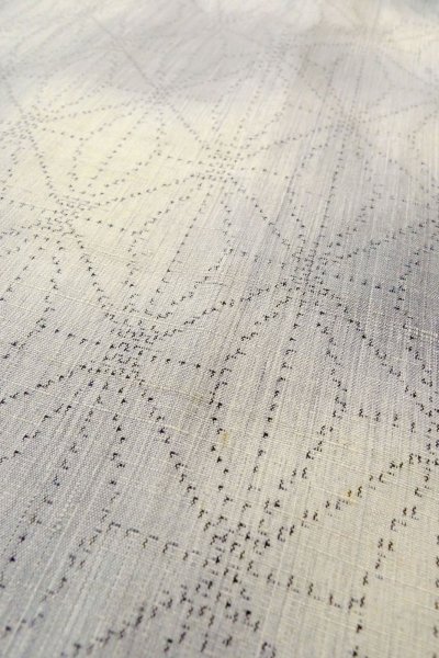 画像8: O1126P 女性用 紬  十日町紬  シルク（正絹） 薄い灰色,  小さな点々 【中古】【USED】【リサイクル】 ★★☆☆☆【O1126P】 (8)
