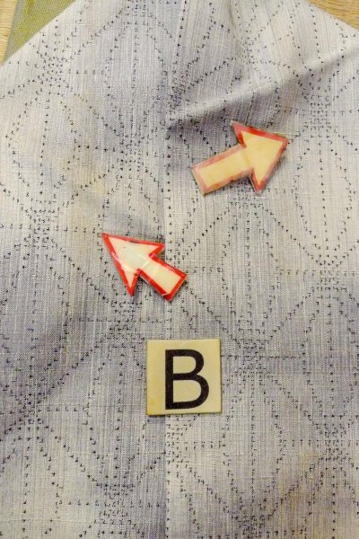 画像15: O1126P 女性用 紬  十日町紬  シルク（正絹） 薄い灰色,  小さな点々 【中古】【USED】【リサイクル】 ★★☆☆☆【O1126P】 (15)