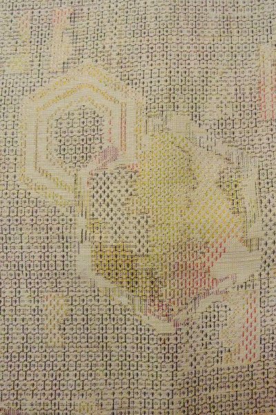 画像5: O1126V 女性用 紬   シルク（正絹） ベージュ,  亀甲 【中古】【USED】【リサイクル】 ★★★☆☆【O1126V】 (5)