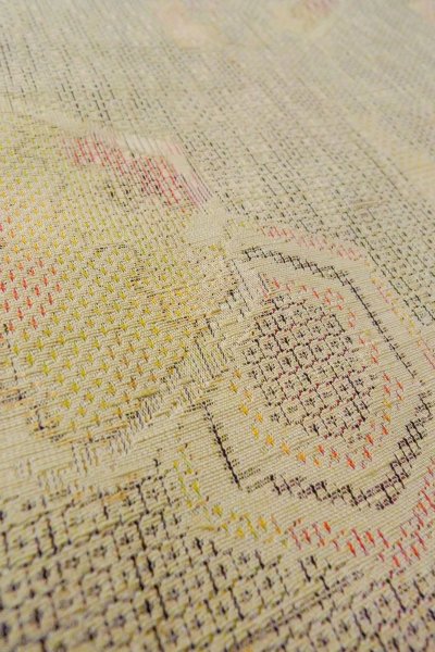 画像10: O1126V 女性用 紬   シルク（正絹） ベージュ,  亀甲 【中古】【USED】【リサイクル】 ★★★☆☆【O1126V】 (10)