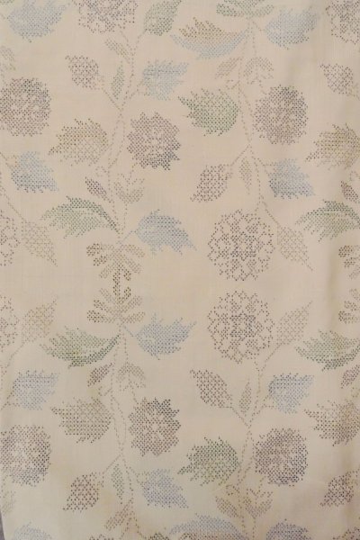 画像4: O1126Y 女性用 紬   シルク（正絹） オフ　ホワイト,  十字 【中古】【USED】【リサイクル】 ★★★☆☆【O1126Y】 (4)