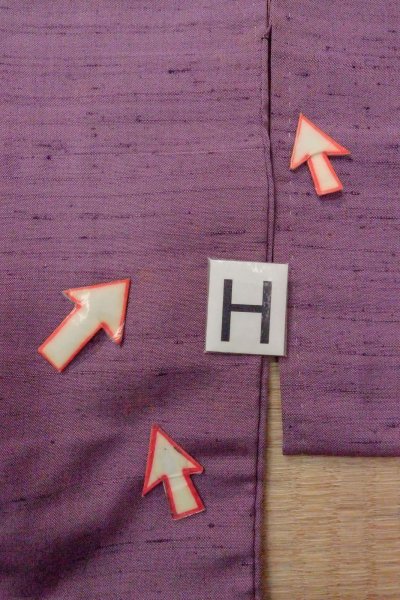 画像24: O1126Z 女性用 付下げ   シルク（正絹） 藤色,  人々 【中古】【USED】【リサイクル】 ★★☆☆☆【O1126Z】 (24)