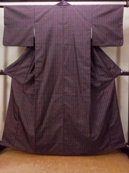 画像1: O1127B 女性用 紬   シルク（正絹） 黒,  チェック柄 【中古】【USED】【リサイクル】 ★★★★☆【O1127B】 (1)