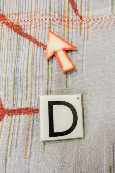 画像18: O1127C 女性用 単衣   シルク（正絹） 薄い灰色,  線 【中古】【USED】【リサイクル】 ★☆☆☆☆【O1127C】 (18)