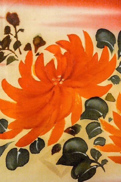 画像8: O1205D 女性用 羽織   シルク（正絹） 鮮やか赤色,  菊 【中古】【USED】【リサイクル】 ★☆☆☆☆【O1205D】 (8)