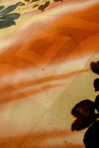 画像12: O1205D 女性用 羽織   シルク（正絹） 鮮やか赤色,  菊 【中古】【USED】【リサイクル】 ★☆☆☆☆【O1205D】 (12)