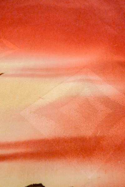 画像15: O1205D 女性用 羽織   シルク（正絹） 鮮やか赤色,  菊 【中古】【USED】【リサイクル】 ★☆☆☆☆【O1205D】 (15)