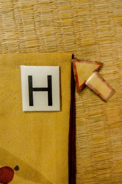 画像27: O1205D 女性用 羽織   シルク（正絹） 鮮やか赤色,  菊 【中古】【USED】【リサイクル】 ★☆☆☆☆【O1205D】 (27)