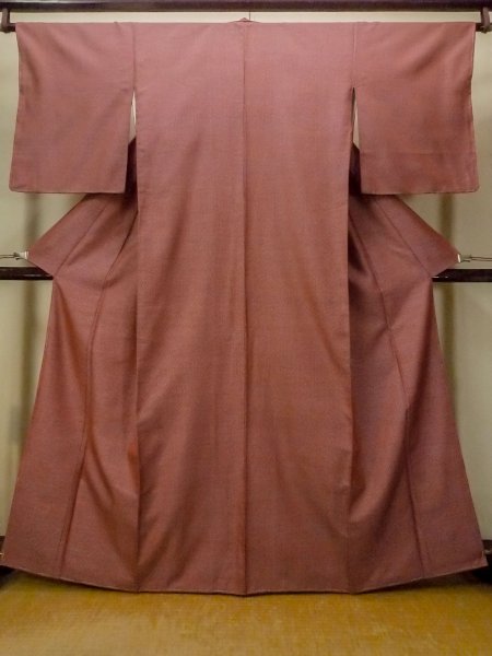 画像1: O1209A 女性用 紬   シルク（正絹） 深い赤色,  十字 【中古】【USED】【リサイクル】 ★★★★☆【O1209A】 (1)