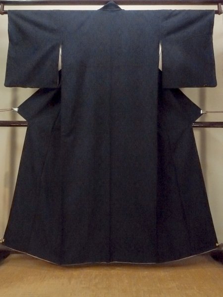 画像1: O1209B 女性用 紬   シルク（正絹） 深い紺,  かのこ 【中古】【USED】【リサイクル】 ★★★★☆【O1209B】 (1)