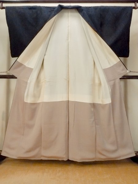 画像2: O1209B 女性用 紬   シルク（正絹） 深い紺,  かのこ 【中古】【USED】【リサイクル】 ★★★★☆【O1209B】 (2)