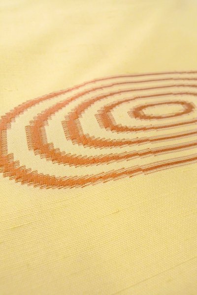 画像10: O1209F 女性用 紬   シルク（正絹） 淡い黄色,  うず 【中古】【USED】【リサイクル】 ★★★☆☆【O1209F】 (10)