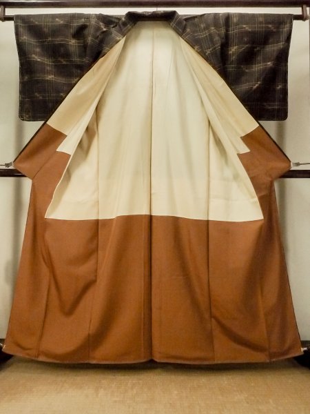 画像2: O1209G 女性用 紬  久米島紬  シルク（正絹） 深い茶色,  チェック柄 【中古】【USED】【リサイクル】 ★★★★☆【O1209G】 (2)