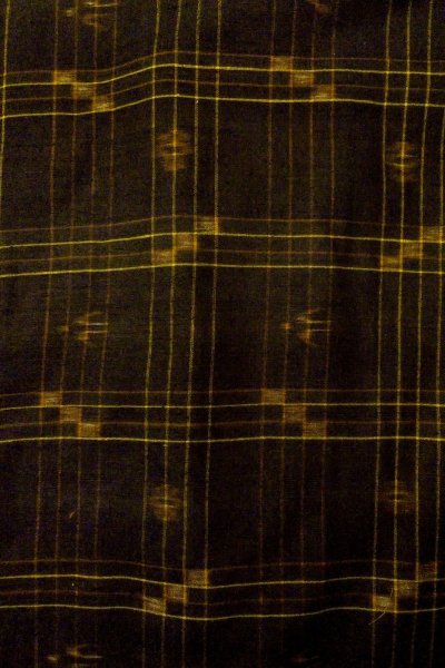 画像3: O1209G 女性用 紬  久米島紬  シルク（正絹） 深い茶色,  チェック柄 【中古】【USED】【リサイクル】 ★★★★☆【O1209G】 (3)