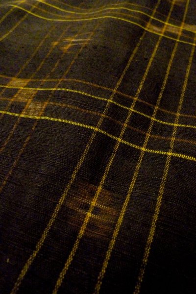 画像8: O1209G 女性用 紬  久米島紬  シルク（正絹） 深い茶色,  チェック柄 【中古】【USED】【リサイクル】 ★★★★☆【O1209G】 (8)