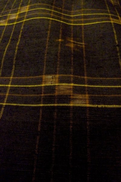 画像9: O1209G 女性用 紬  久米島紬  シルク（正絹） 深い茶色,  チェック柄 【中古】【USED】【リサイクル】 ★★★★☆【O1209G】 (9)