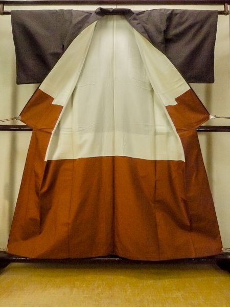 画像2: O1209J 女性用 紬   シルク（正絹） 深い黒,  亀甲 【中古】【USED】【リサイクル】 ★★★★☆【O1209J】 (2)