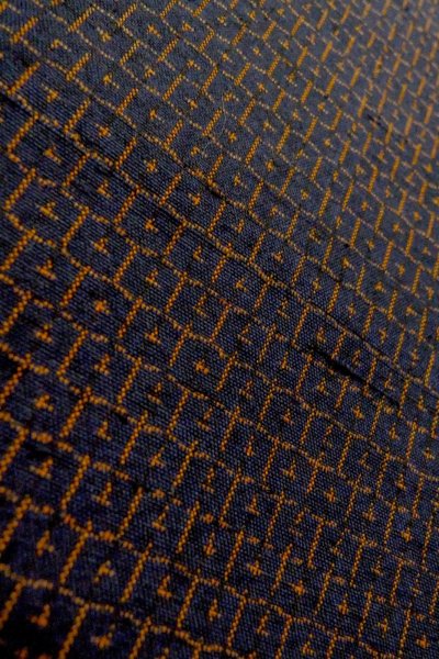 画像9: O1209J 女性用 紬   シルク（正絹） 深い黒,  亀甲 【中古】【USED】【リサイクル】 ★★★★☆【O1209J】 (9)