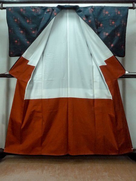 画像2: O1209K 女性用 紬   シルク（正絹） 深い藍,  十字 【中古】【USED】【リサイクル】 ★★★★☆【O1209K】 (2)