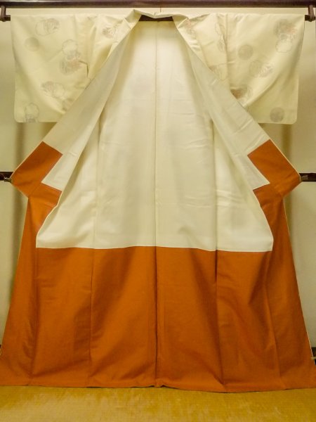 画像2: O1209L 女性用 紬   シルク（正絹） 淡いアイボリー,  花 【中古】【USED】【リサイクル】 ★★☆☆☆【O1209L】 (2)