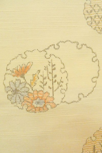 画像5: O1209L 女性用 紬   シルク（正絹） 淡いアイボリー,  花 【中古】【USED】【リサイクル】 ★★☆☆☆【O1209L】 (5)