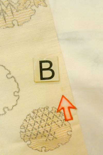 画像15: O1209L 女性用 紬   シルク（正絹） 淡いアイボリー,  花 【中古】【USED】【リサイクル】 ★★☆☆☆【O1209L】 (15)