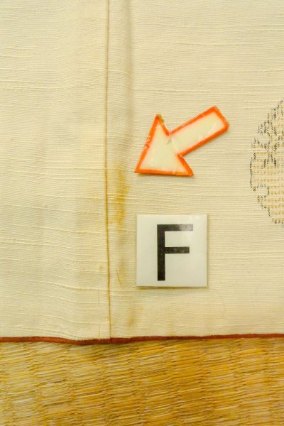 画像19: O1209L 女性用 紬   シルク（正絹） 淡いアイボリー,  花 【中古】【USED】【リサイクル】 ★★☆☆☆【O1209L】 (19)