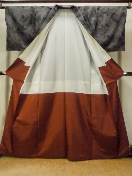 画像2: O1209O 女性用 紬  十日町紬  シルク（正絹） 深い黒,  もみじ 【中古】【USED】【リサイクル】 ★★★☆☆【O1209O】 (2)