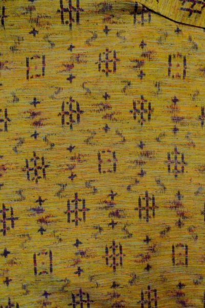 画像3: O1209Q 女性用 紬   シルク（正絹） 灰色がかった黄み茶色,  幾何学模様 【中古】【USED】【リサイクル】 ★★★★☆【O1209Q】 (3)