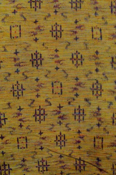 画像4: O1209Q 女性用 紬   シルク（正絹） 灰色がかった黄み茶色,  幾何学模様 【中古】【USED】【リサイクル】 ★★★★☆【O1209Q】 (4)