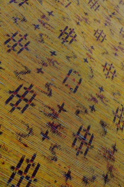 画像8: O1209Q 女性用 紬   シルク（正絹） 灰色がかった黄み茶色,  幾何学模様 【中古】【USED】【リサイクル】 ★★★★☆【O1209Q】 (8)