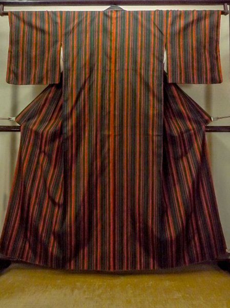 画像1: O1209V 女性用 紬   シルク（正絹） 黒,  縞 【中古】【USED】【リサイクル】 ★☆☆☆☆【O1209V】 (1)