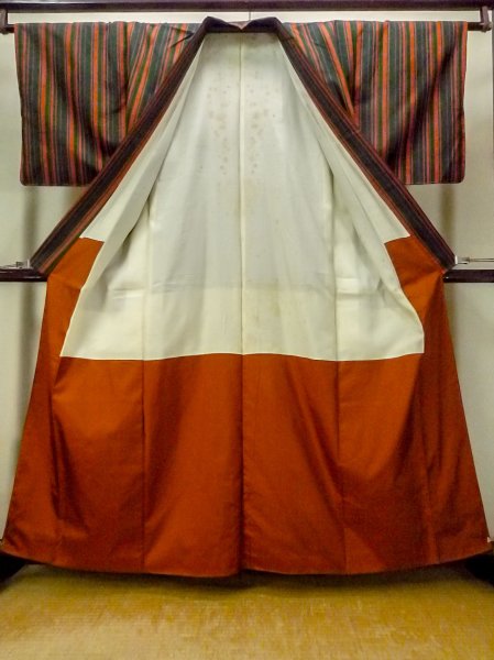 画像2: O1209V 女性用 紬   シルク（正絹） 黒,  縞 【中古】【USED】【リサイクル】 ★☆☆☆☆【O1209V】 (2)