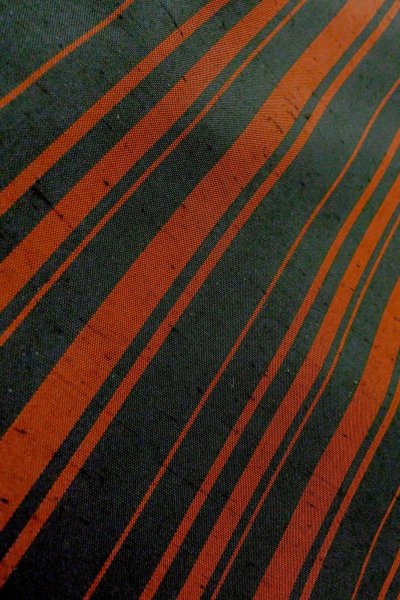 画像8: O1209V 女性用 紬   シルク（正絹） 黒,  縞 【中古】【USED】【リサイクル】 ★☆☆☆☆【O1209V】 (8)