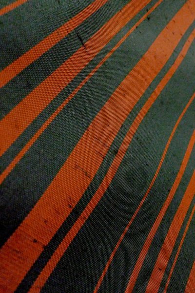 画像9: O1209V 女性用 紬   シルク（正絹） 黒,  縞 【中古】【USED】【リサイクル】 ★☆☆☆☆【O1209V】 (9)